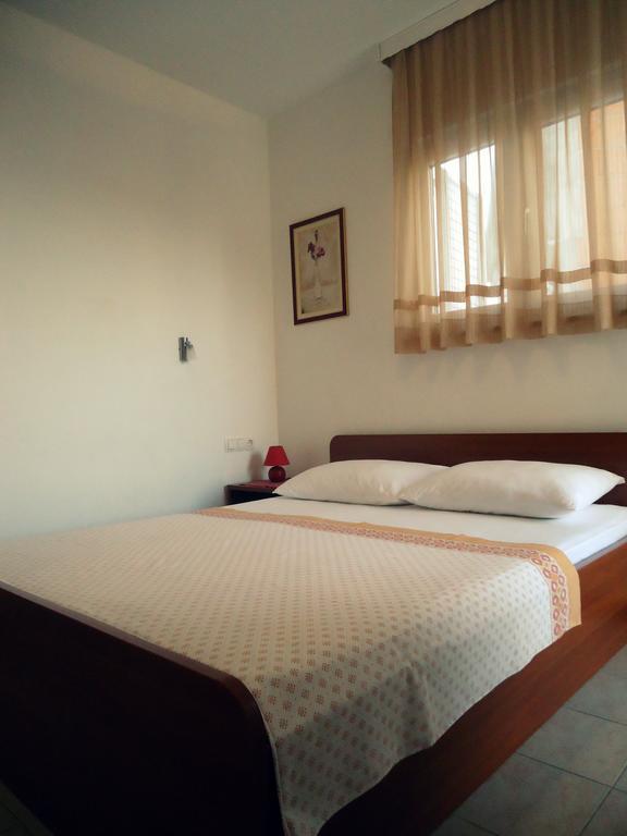 Apartments Mandic Tučepi Zimmer foto