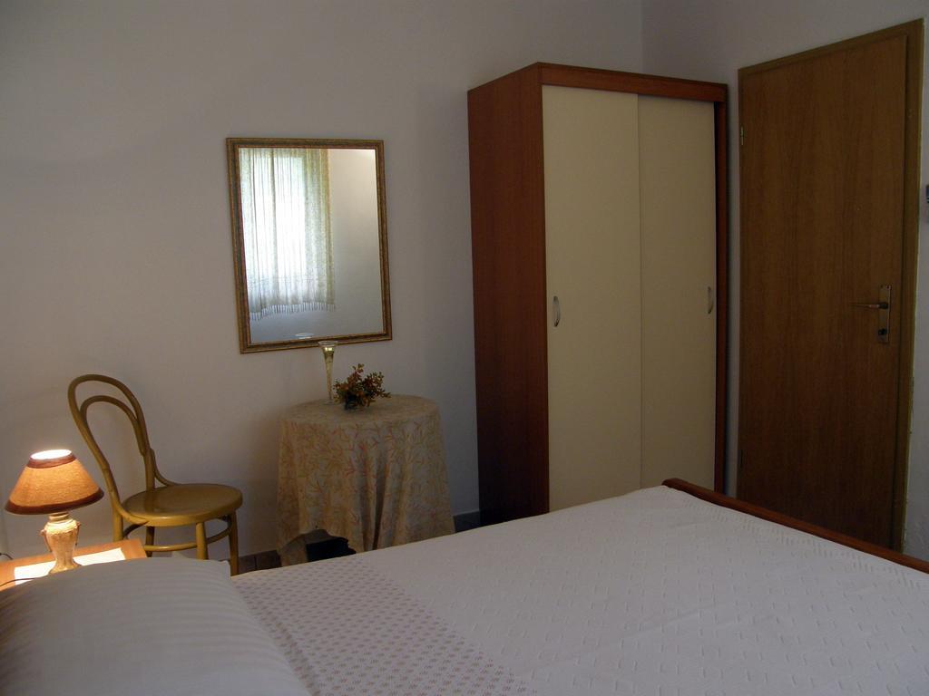 Apartments Mandic Tučepi Zimmer foto